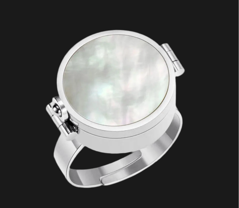 Aurielle 18K Lip Balm Ring