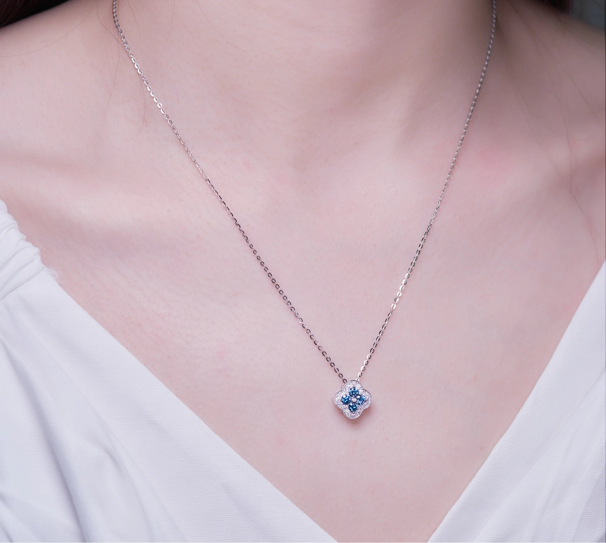Eterna Lux Moissanite Pendant
