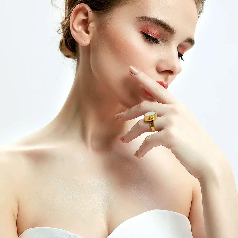 Aurielle 18K Lip Balm Ring