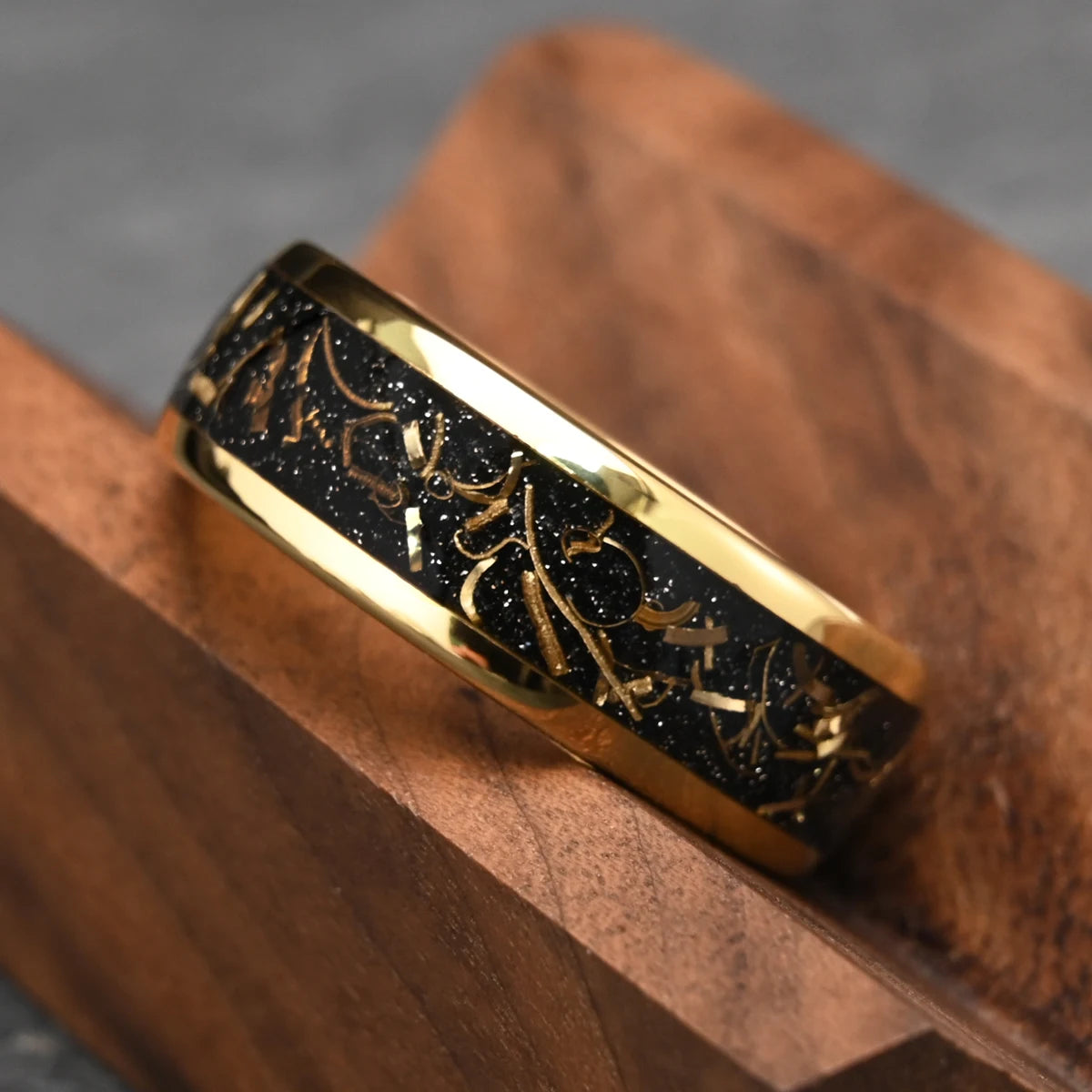 AURELIS 18K Gold Tungsten Wedding Band