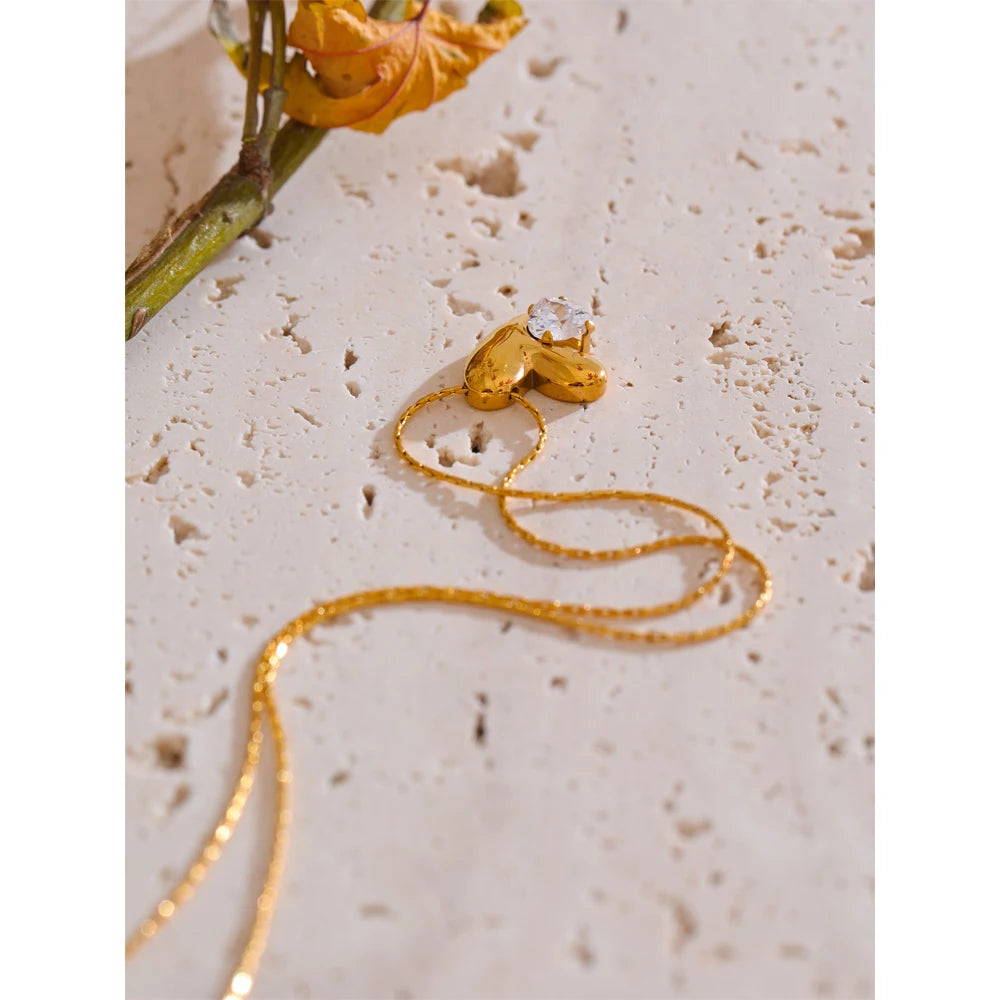 Zirconia Heart Pendant Necklace Golden Collar