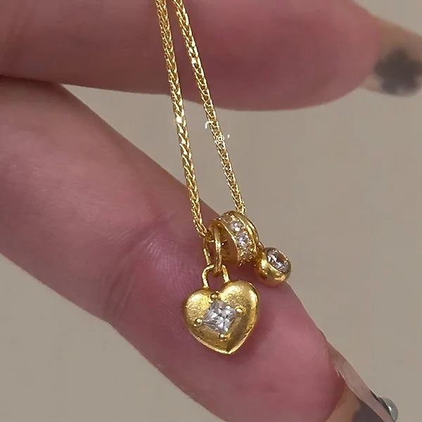 Exquisite heart-shaped necklace