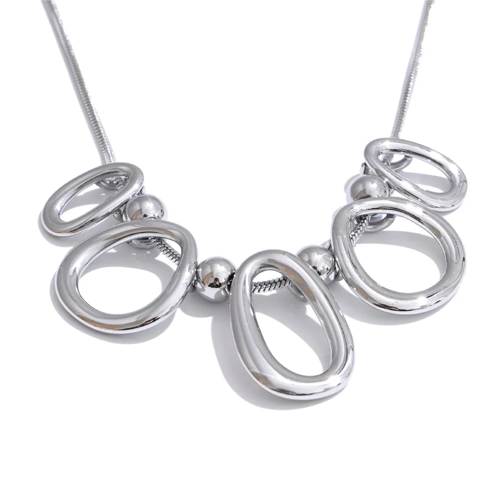 Hollow Oval Pendant Necklace 18K