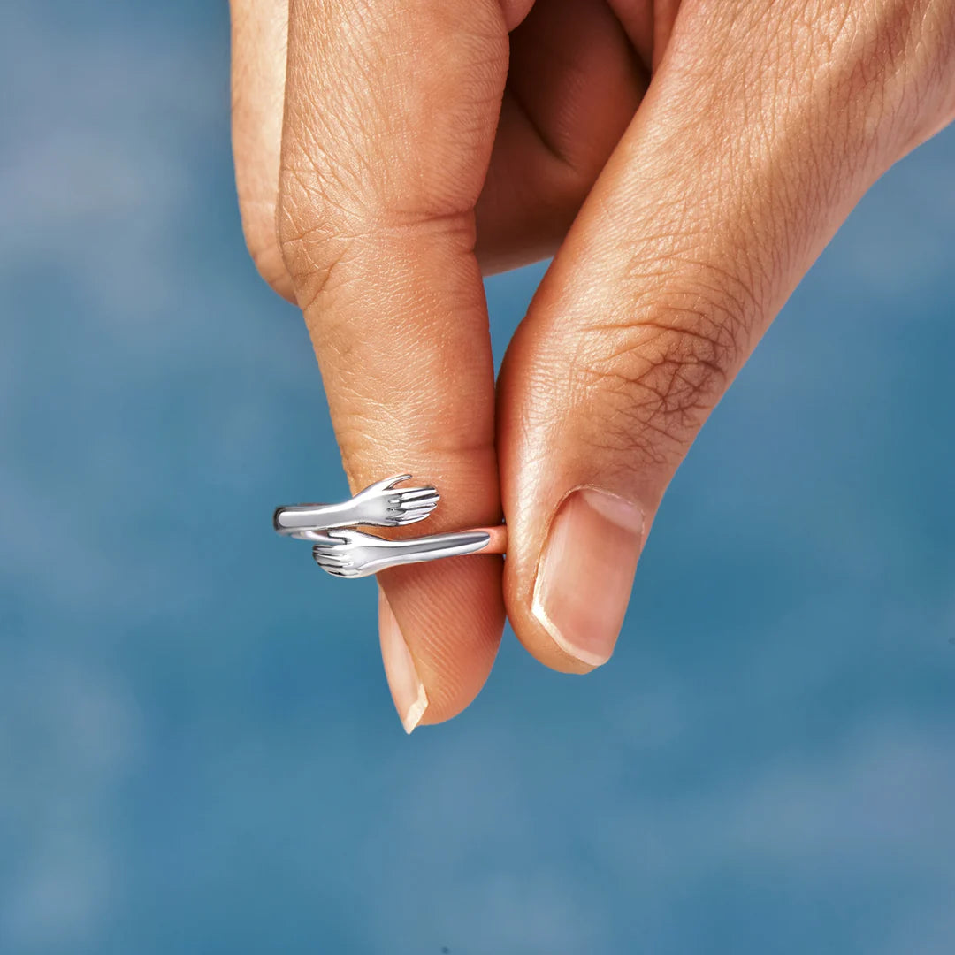 Amoria Eternal Hug Ring