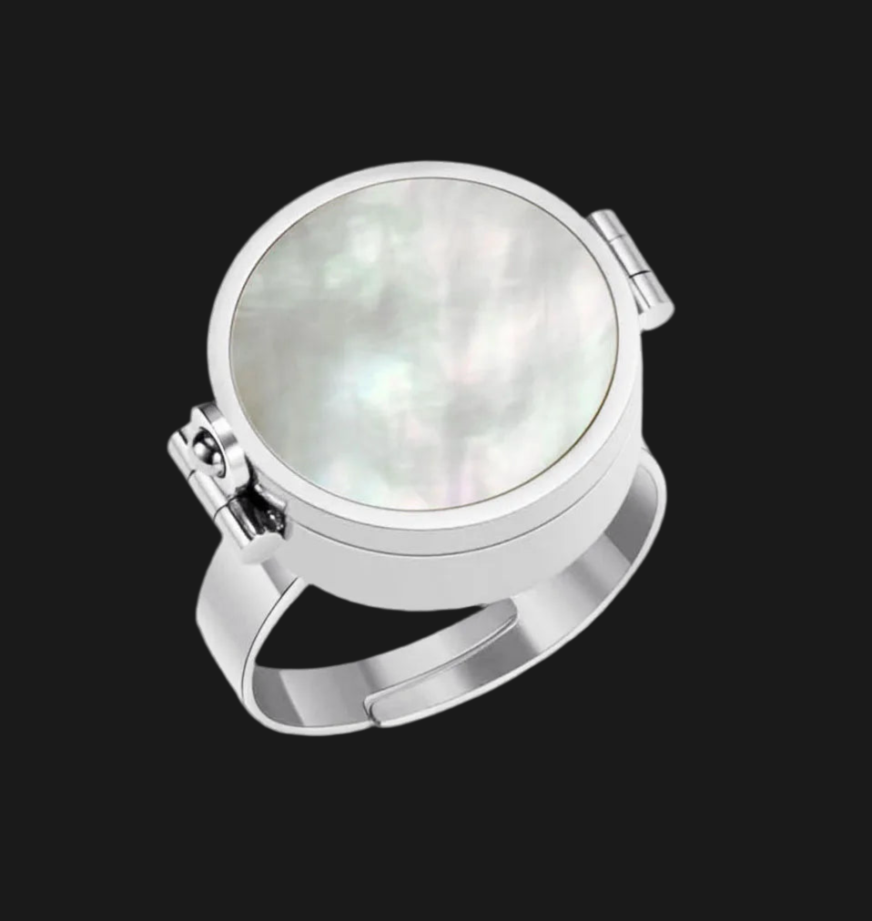 Aurielle 18K Lip Balm Ring