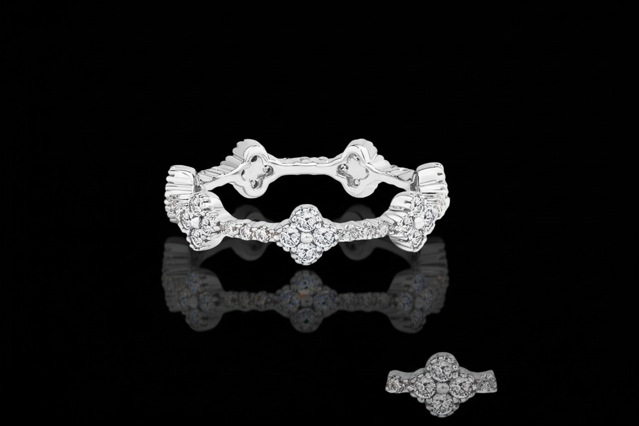 WHITE CLOVER 18K MOISSANITE RING