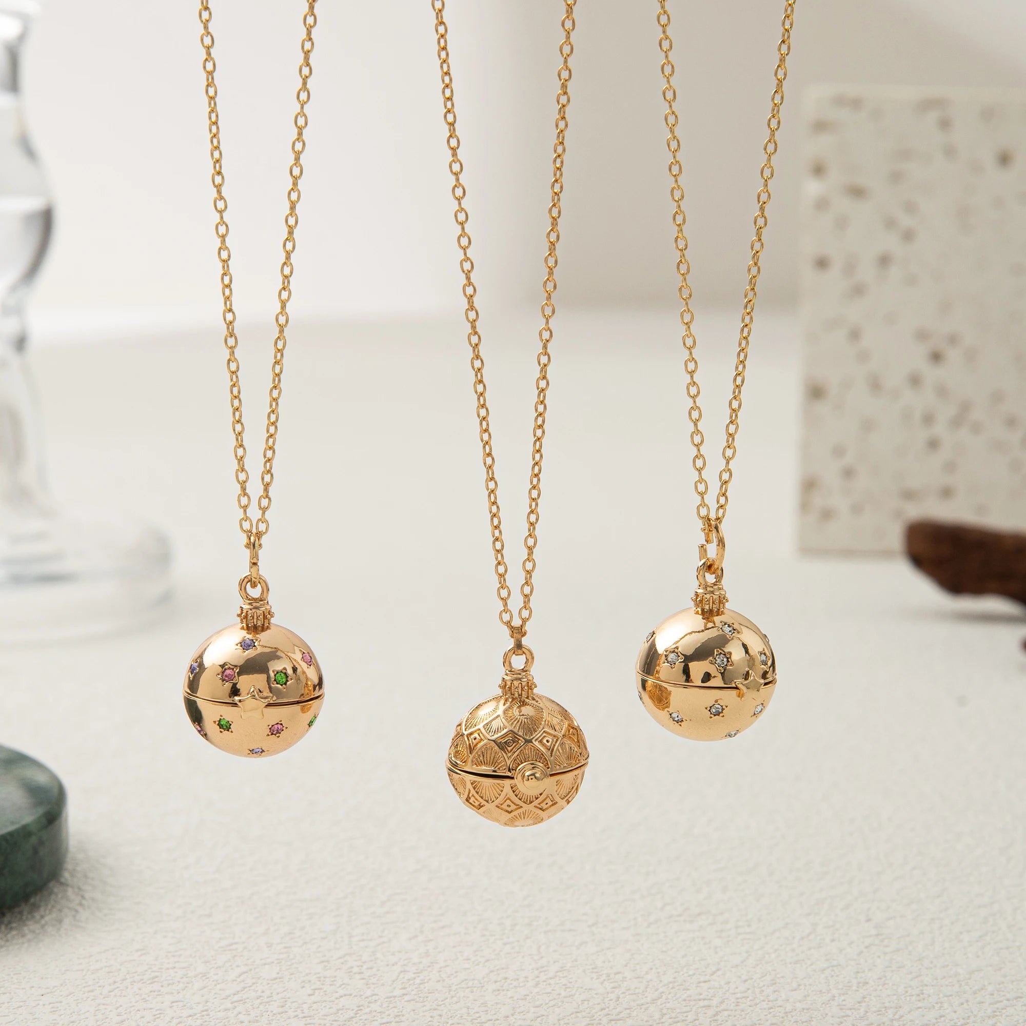 AMBRIA Pendant Necklace