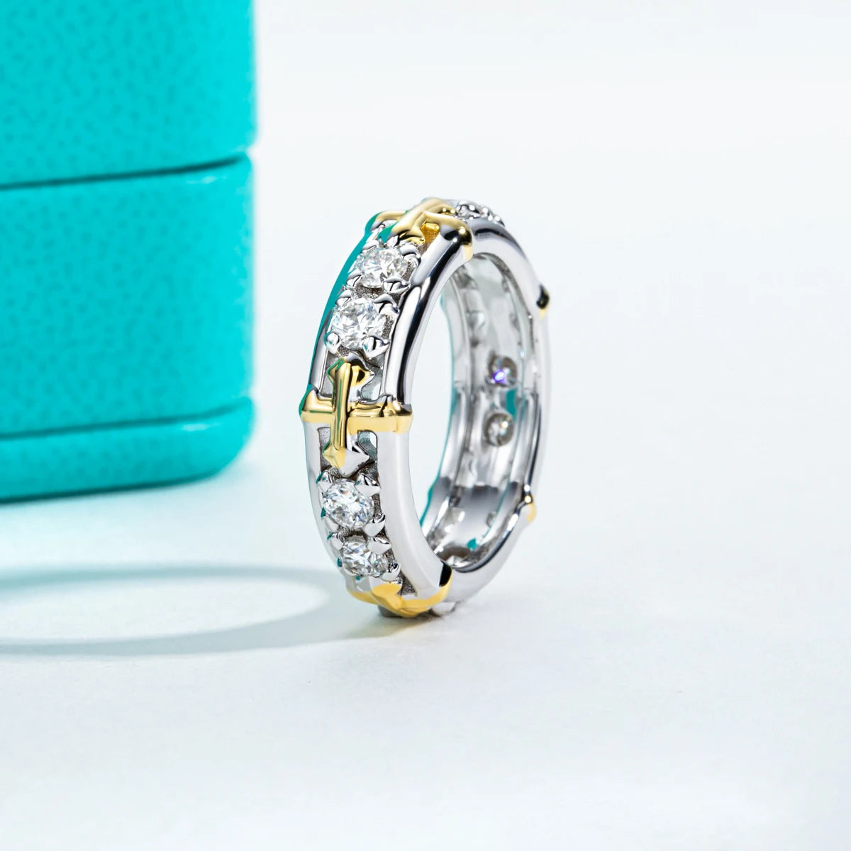 OVINIA 18K MOISSANITE RING