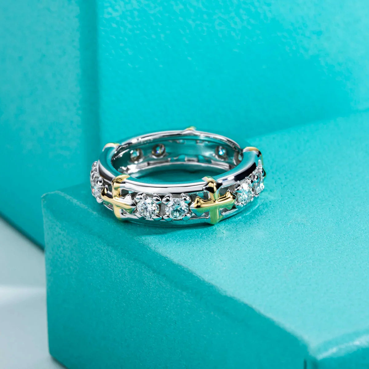 OVINIA 18K MOISSANITE RING