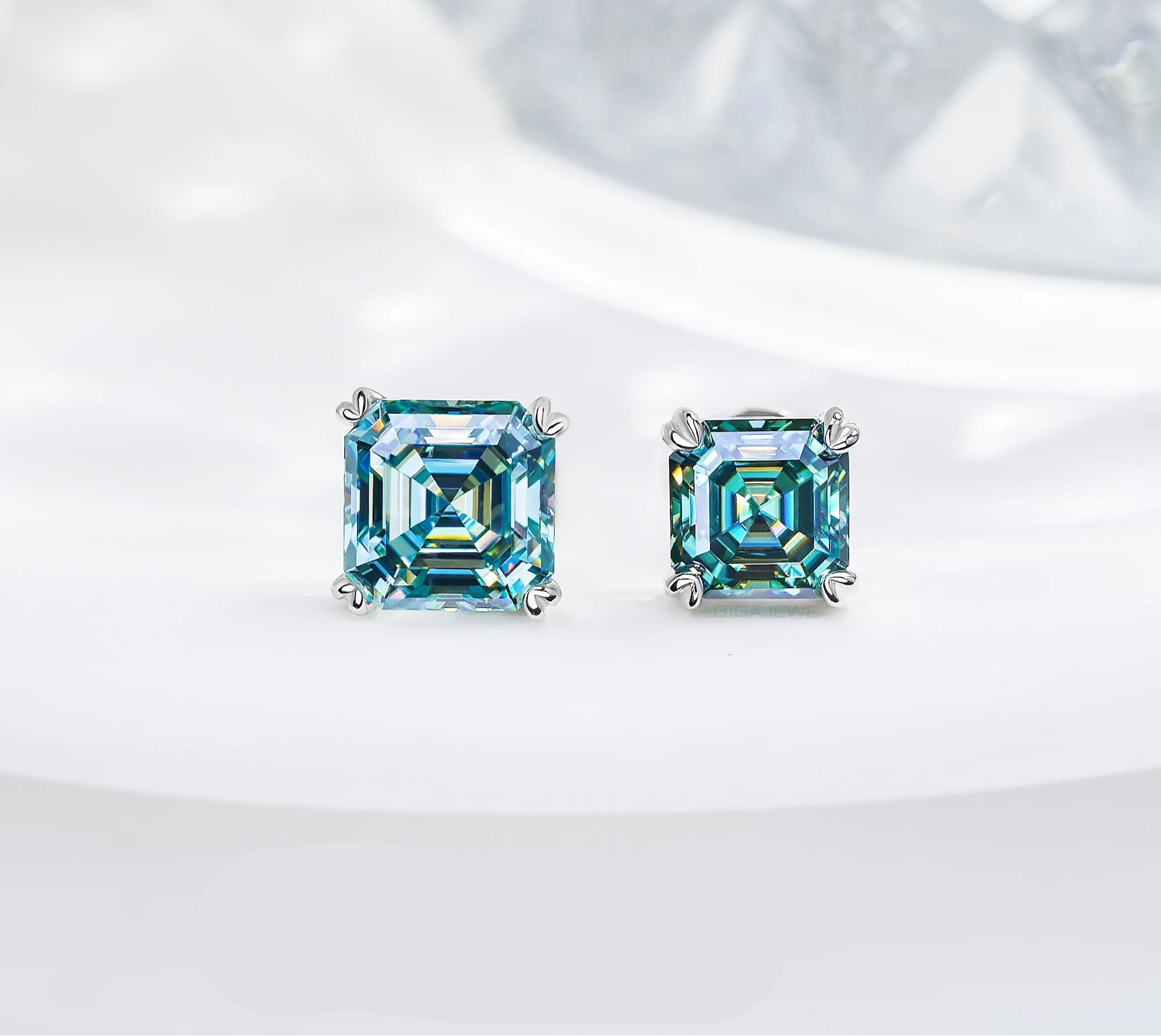 Asscher Cut Cyan Moissanite 18K
