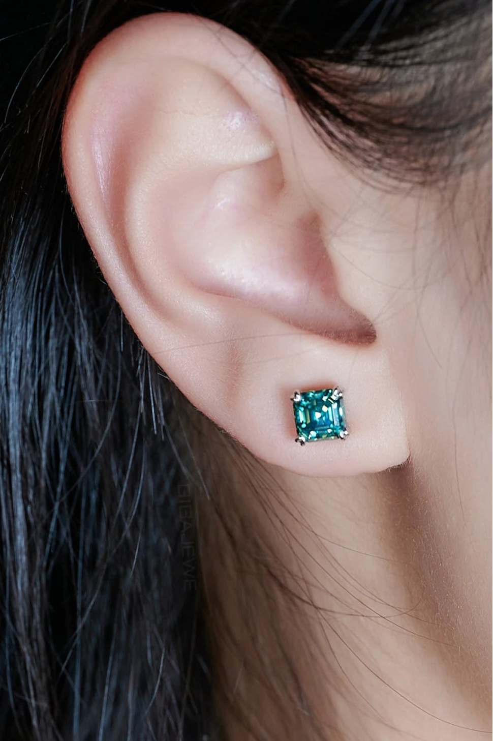 Asscher Cut Cyan Moissanite 18K