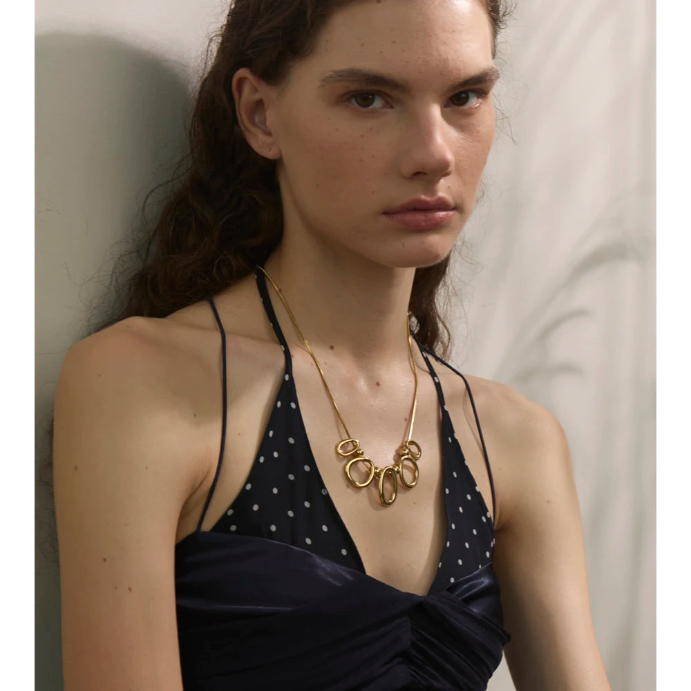 Hollow Oval Pendant Necklace 18K