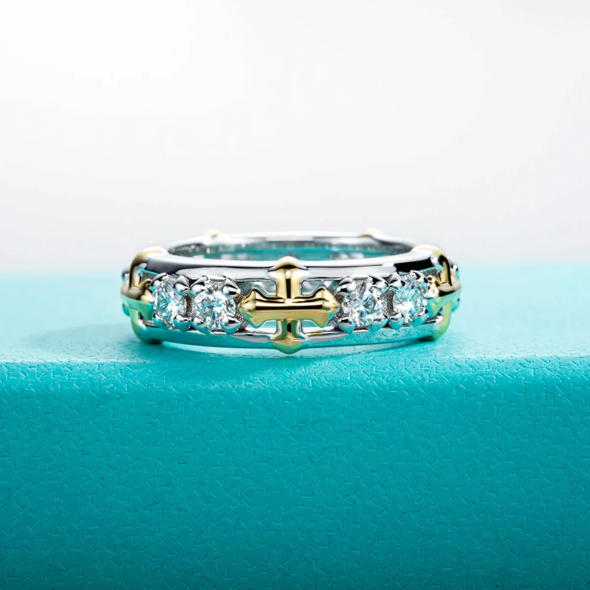 OVINIA 18K MOISSANITE RING