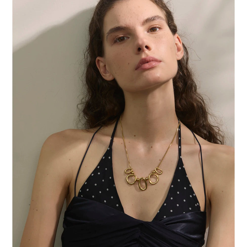 Hollow Oval Pendant Necklace 18K