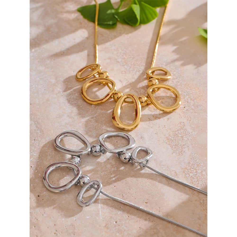 Hollow Oval Pendant Necklace 18K