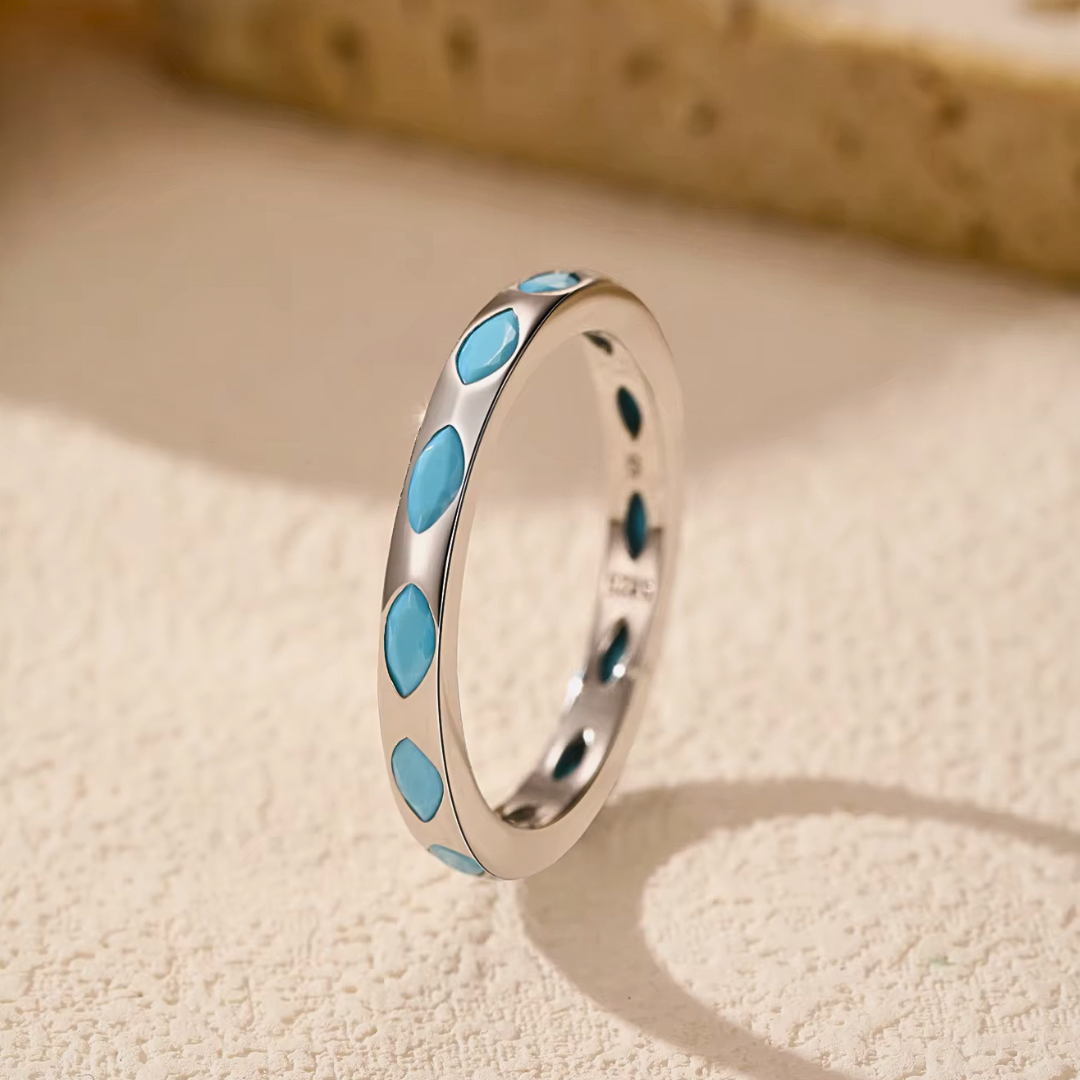 VERA Four-Leaf Clover Heart Eternity Ring